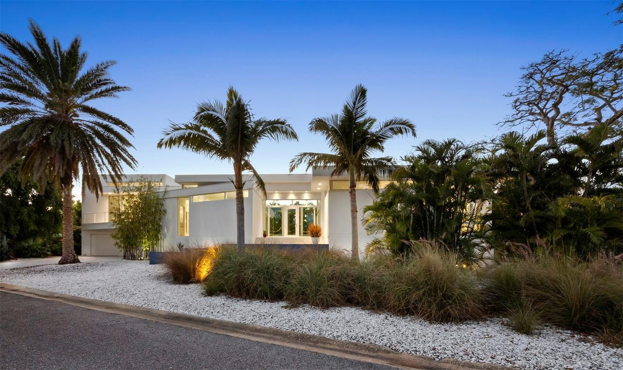 1235 Center Pl., Sarasota, FL 34236