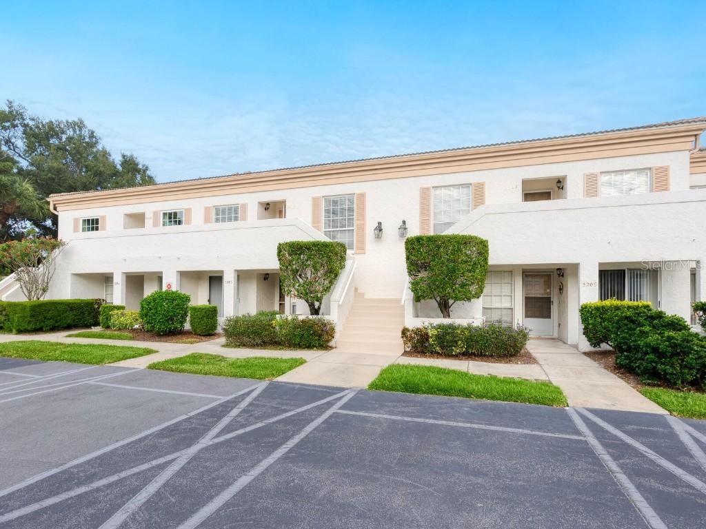5207 Wedgewood Ln. #16, Sarasota, FL 34235