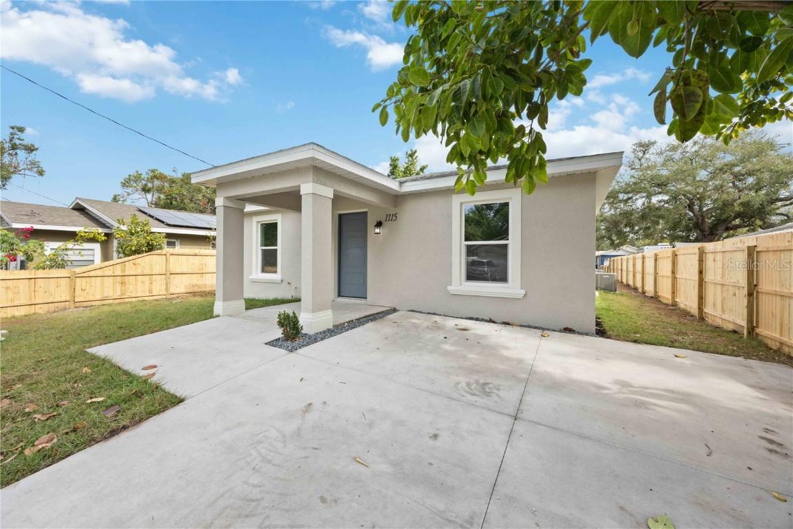 1115 2nd St., Bradenton, FL 34208