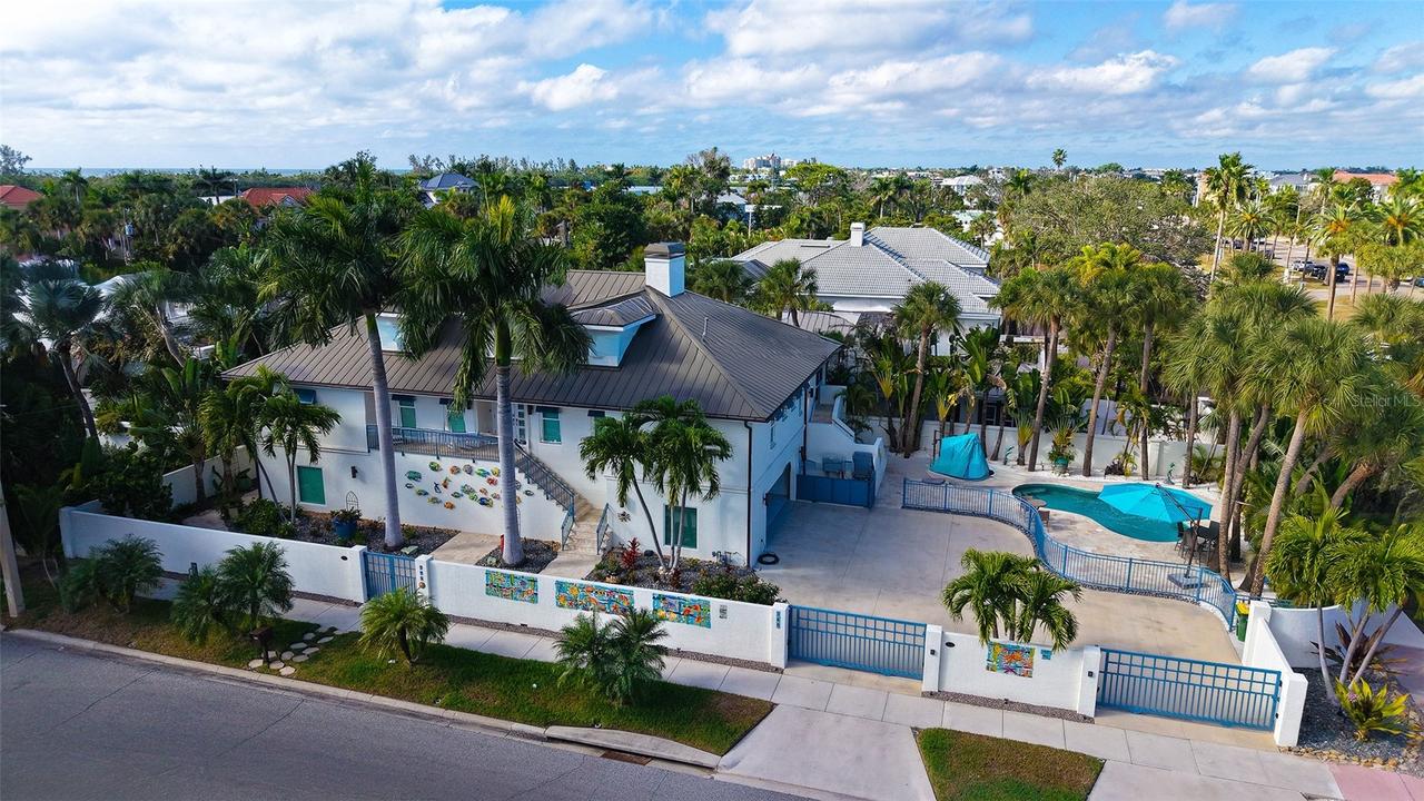 345 Madison Dr., Sarasota, FL 34236