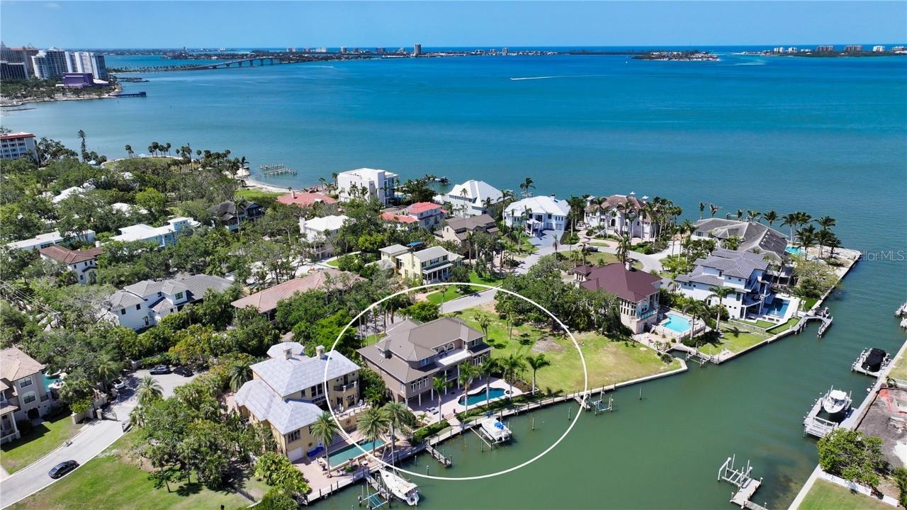 975 Whitakers Ln., Sarasota, FL 34236