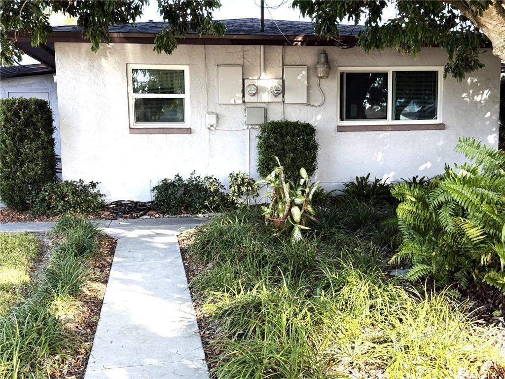 1827 Livingstone St., Sarasota, FL 34231