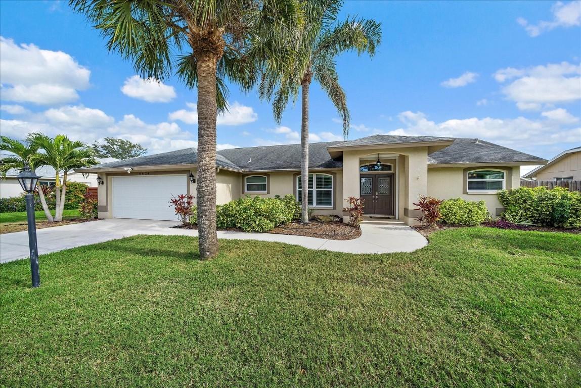 4424 Diamond Cir., Sarasota, FL 34233