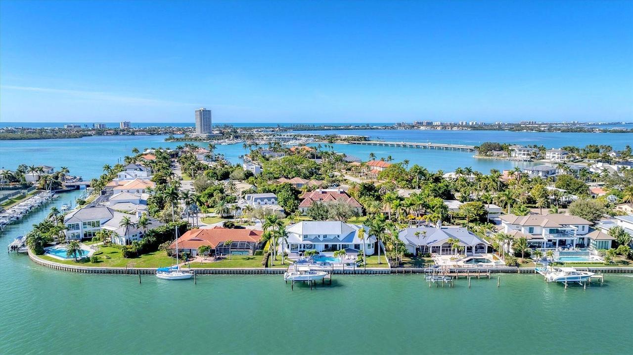 259 Robin Dr., Sarasota, FL 34236