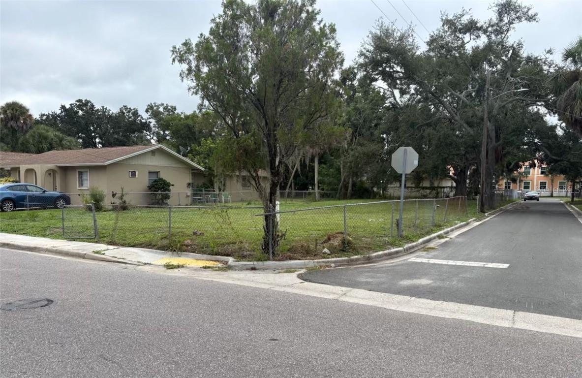 1626 22nd St., Sarasota, FL 34234