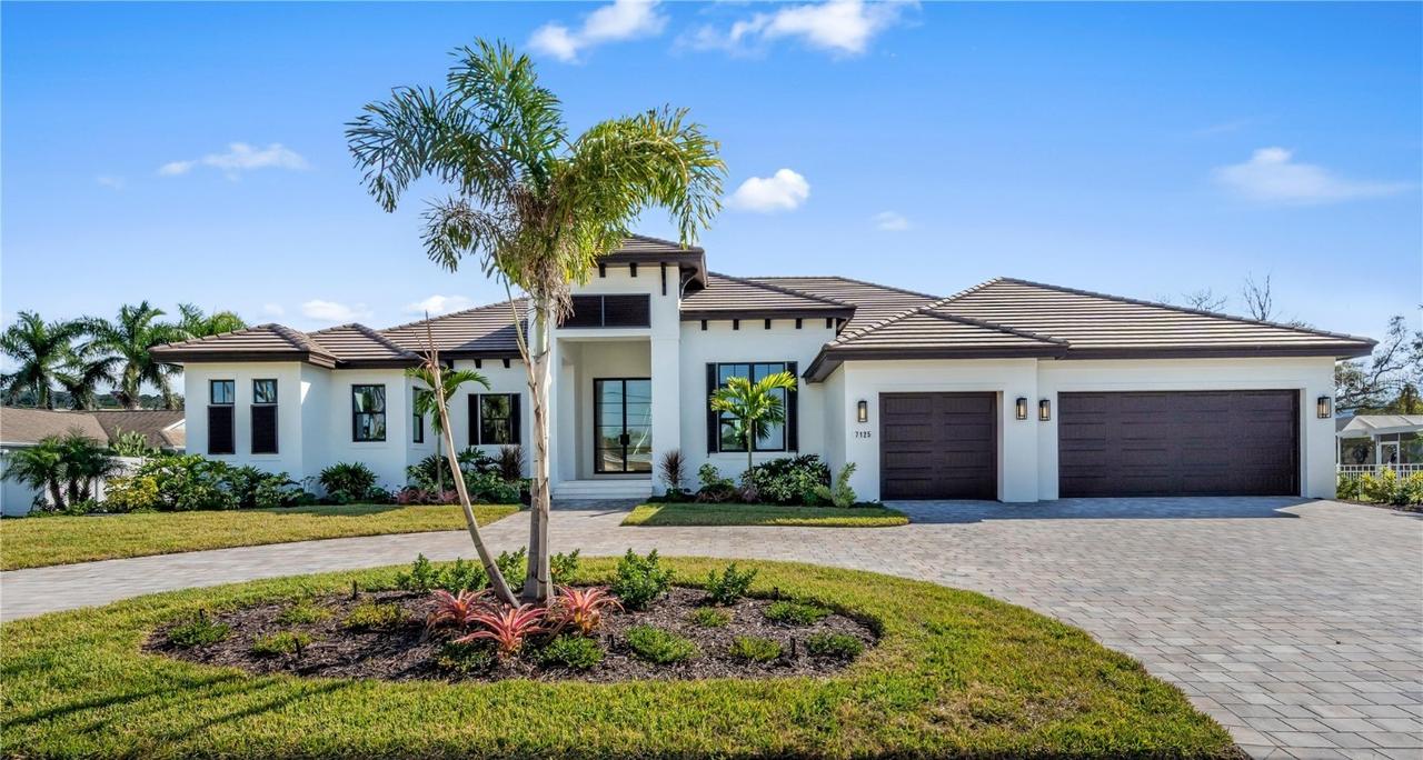 7125 Westmoreland Dr., Sarasota, FL 34243
