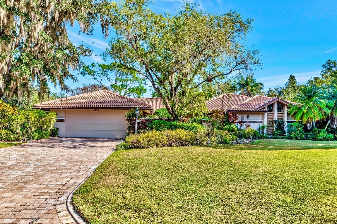 6976 Country Lakes Cir., Sarasota, FL 34243