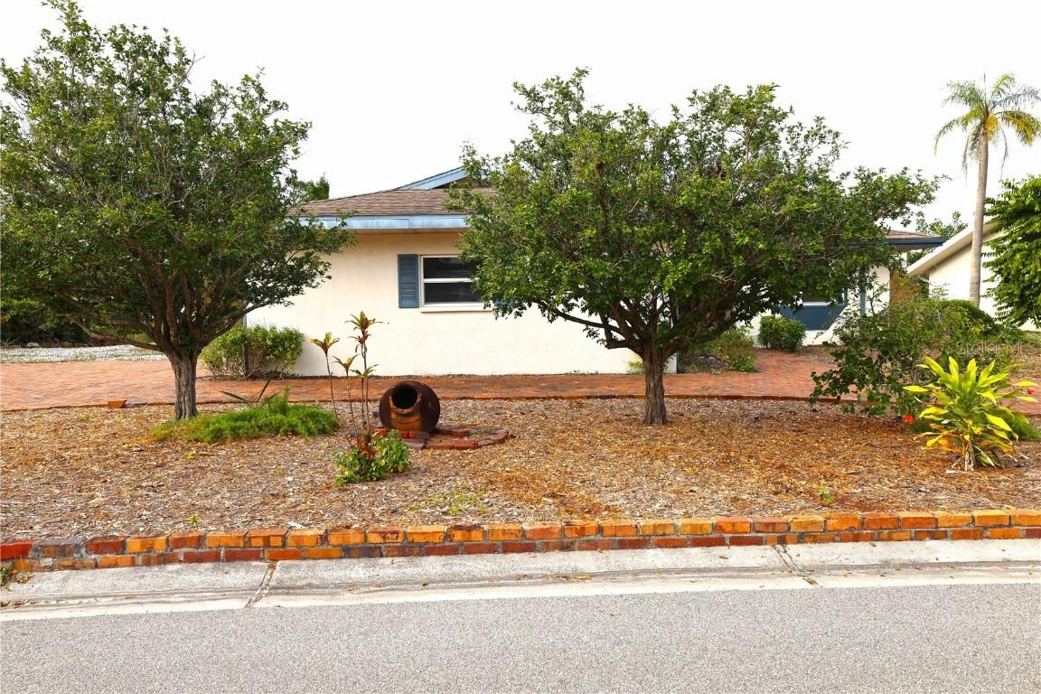 3016 Tanglewood Dr., Sarasota, FL 34239