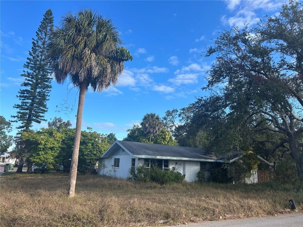 2008 21st Ave., Bradenton, FL 34205