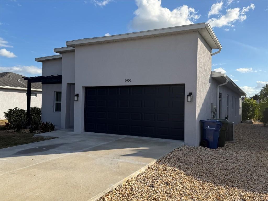 1906 Livingstone St., Sarasota, FL 34231