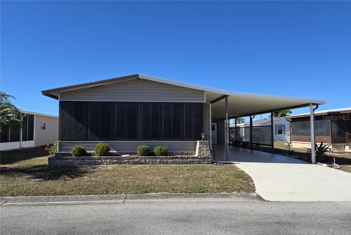 8907 32nd Ave., Palmetto, FL 34221