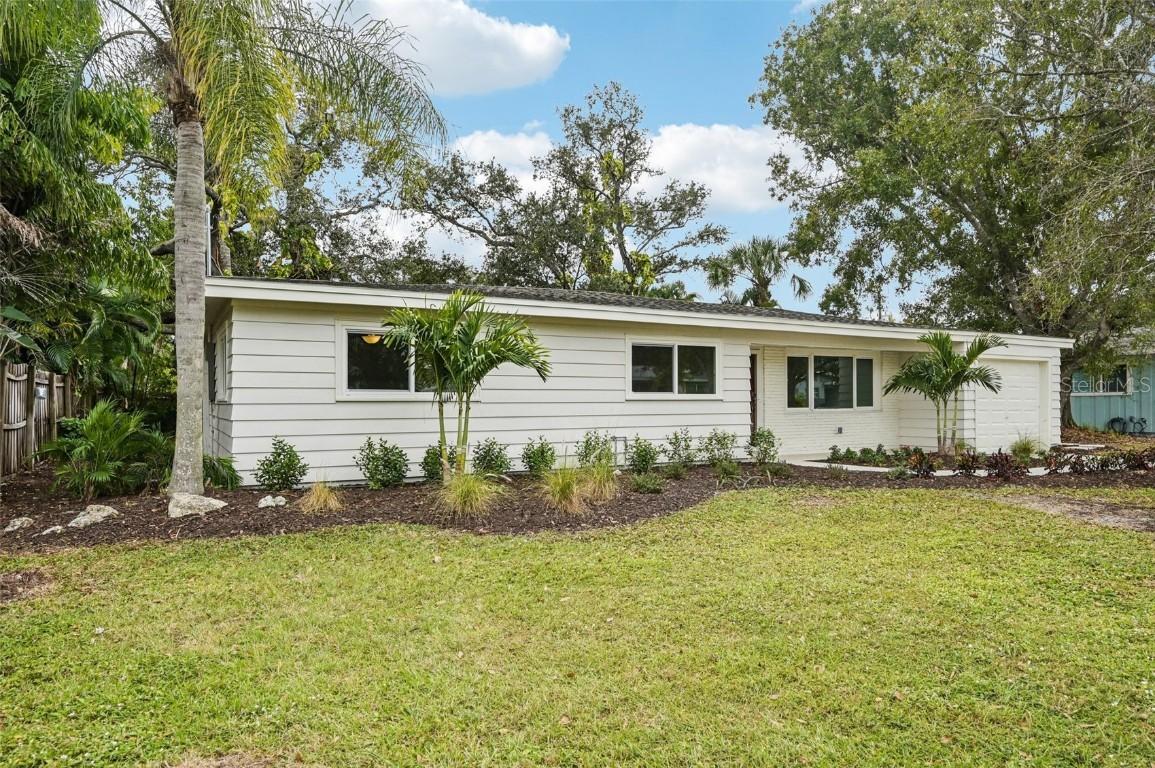 3182 Hatton St., Sarasota, FL 34237