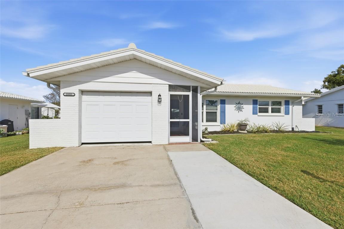 3905 Joyce Dr., Bradenton, FL 34208