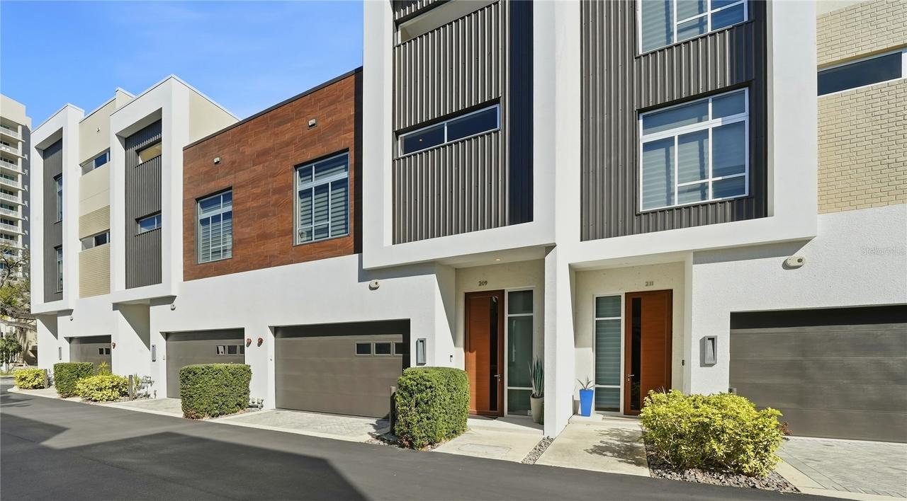 209 Cosmopolitan Ct., Sarasota, FL 34236