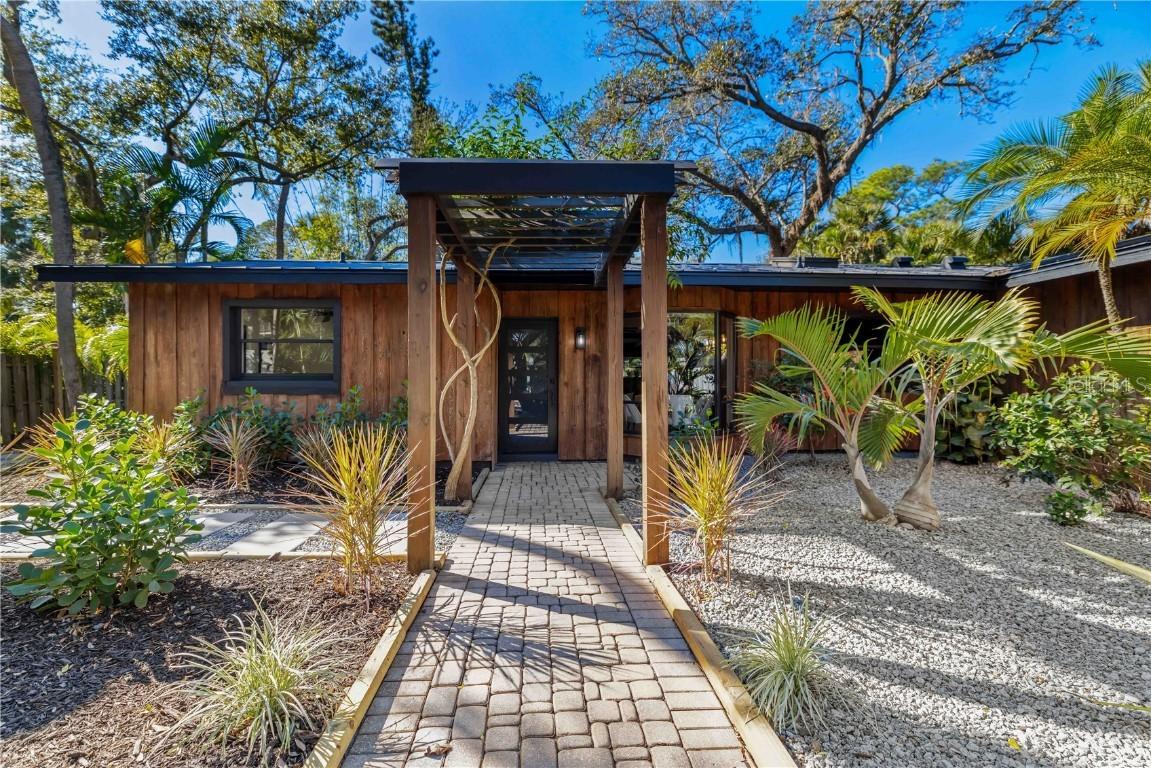 4534 Banan Pl., Siesta Key, FL 34242