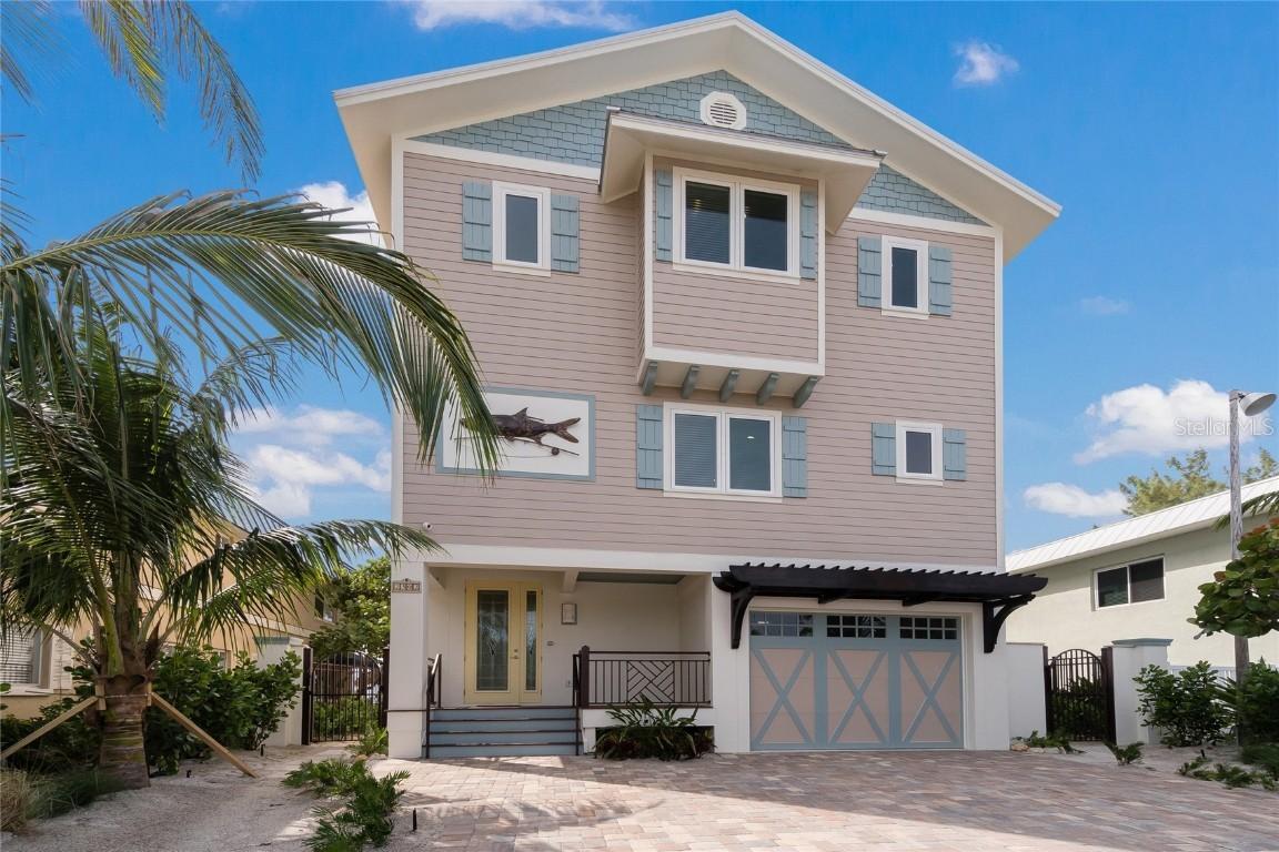 2302 Gulf Dr., Bradenton Beach, FL 34217