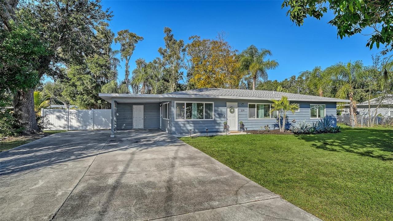 209 Briggs Ct., Sarasota, FL 34237