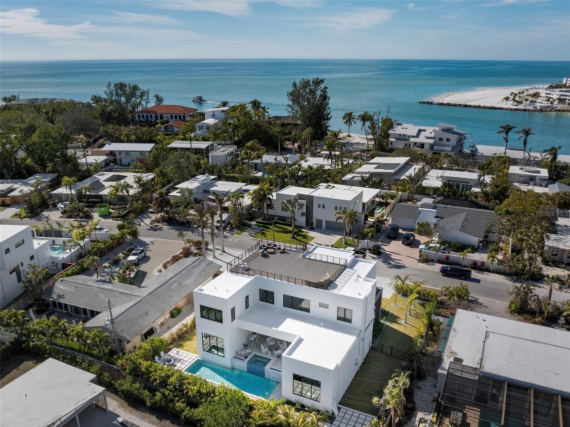 1212 Center Pl., Sarasota, FL 34236