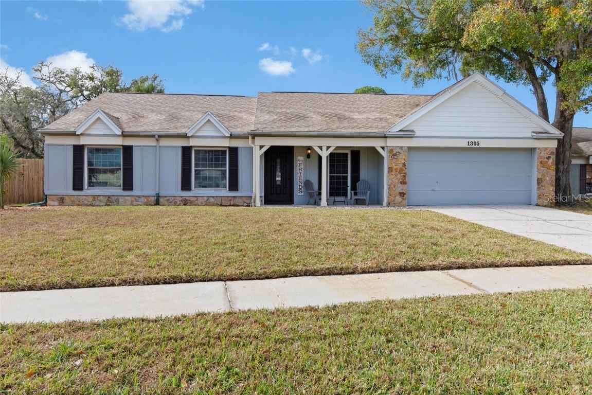 1305 Peachfield Dr., Valrico, FL 33596