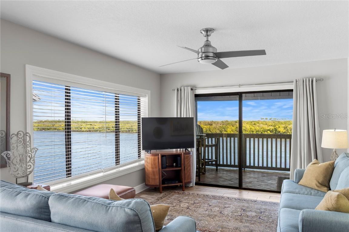 817 B Bahia Del Sol Dr. #40, Ruskin, FL 33570