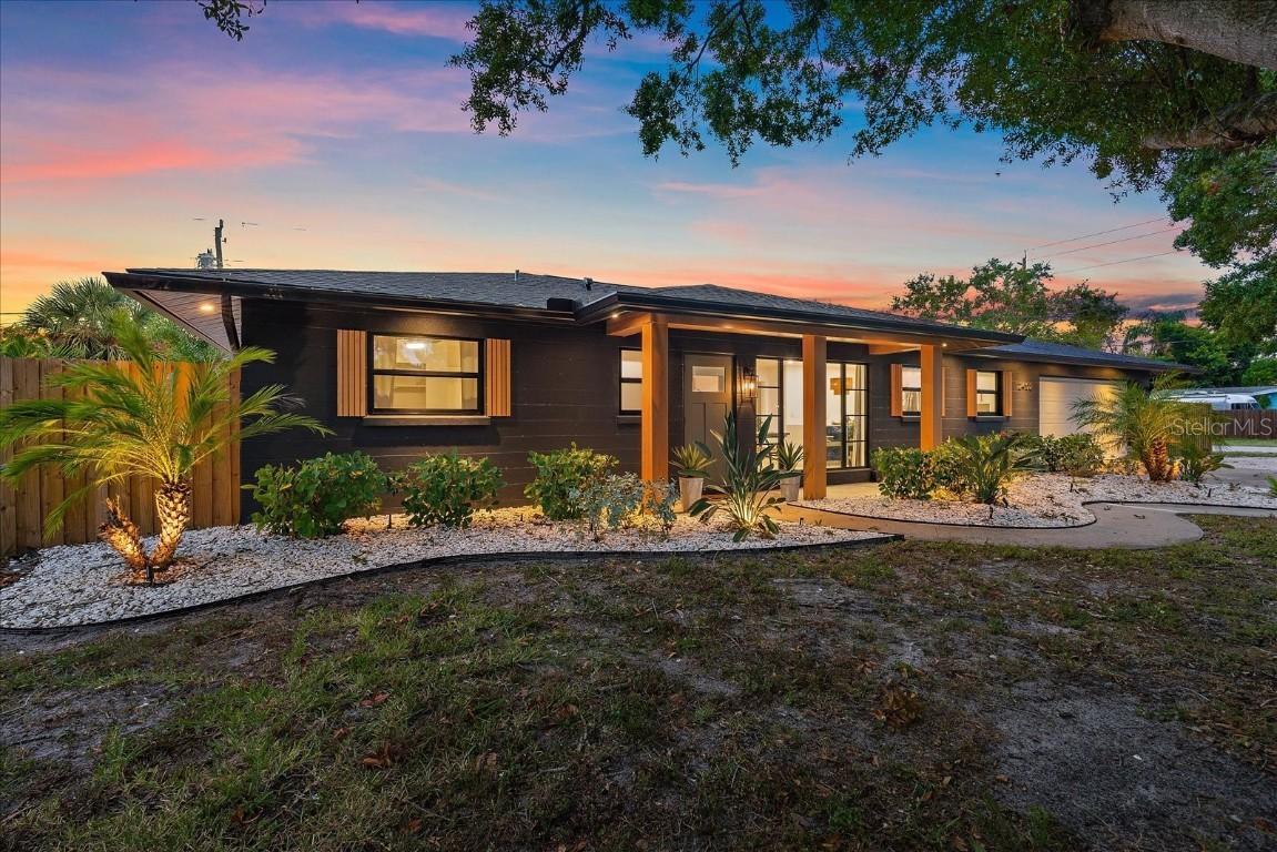 2402 Wisteria St., Sarasota, FL 34239