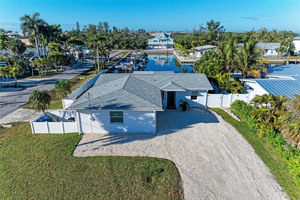 502 Bayview Dr., Holmes Beach, FL 34217