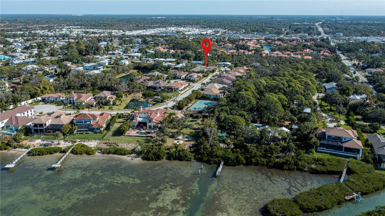 4984 Topsail Dr., Nokomis, FL 34275