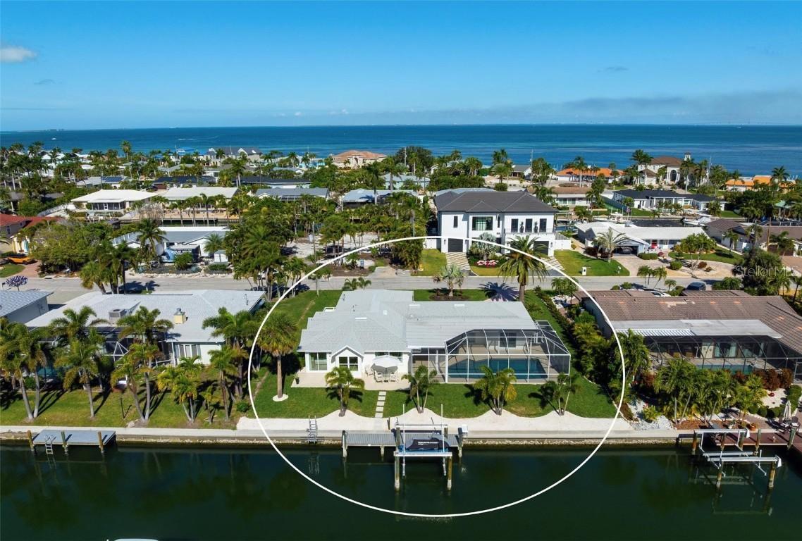 616 Foxworth Ln., Holmes Beach, FL 34217