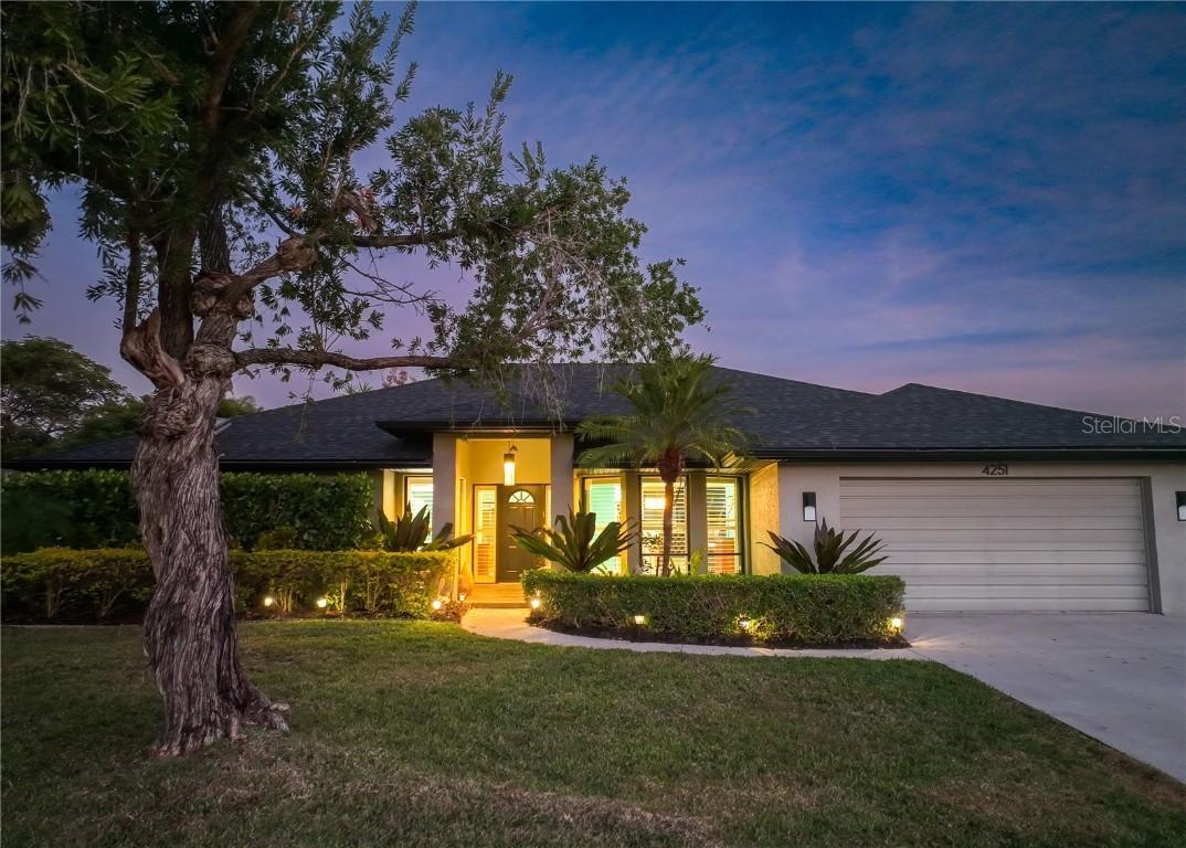 4251 Pasadena Cir., Sarasota, FL 34233