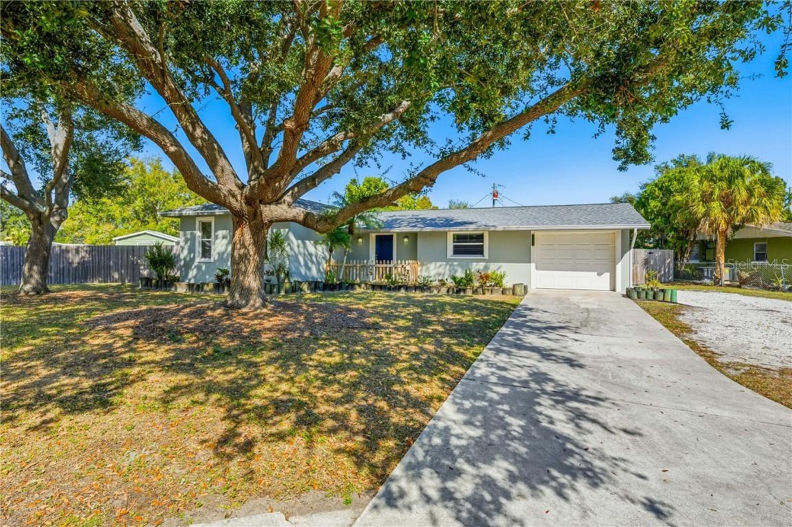 5353 Hayden Blvd., Sarasota, FL 34232