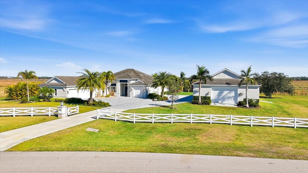 3467 Compound Ct., Sarasota, FL 34240