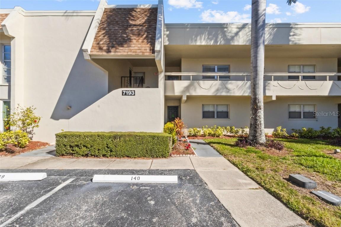 7193 W Country Club Dr. #140, Sarasota, FL 34243