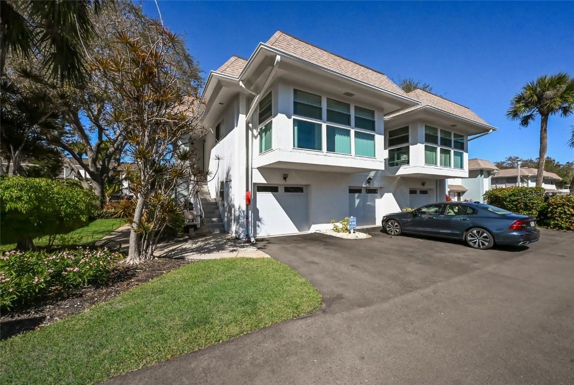 535 Sutton Pl., Longboat Key, FL 34228