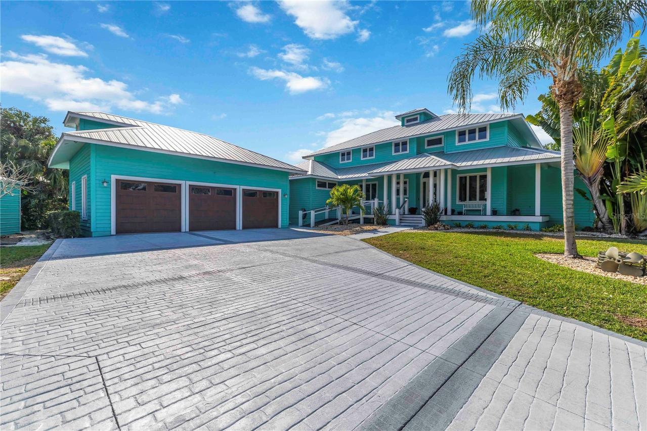 2207 5th St., Palmetto, FL 34221