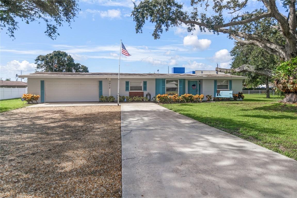 3012 52nd Avenue Dr., Bradenton, FL 34207