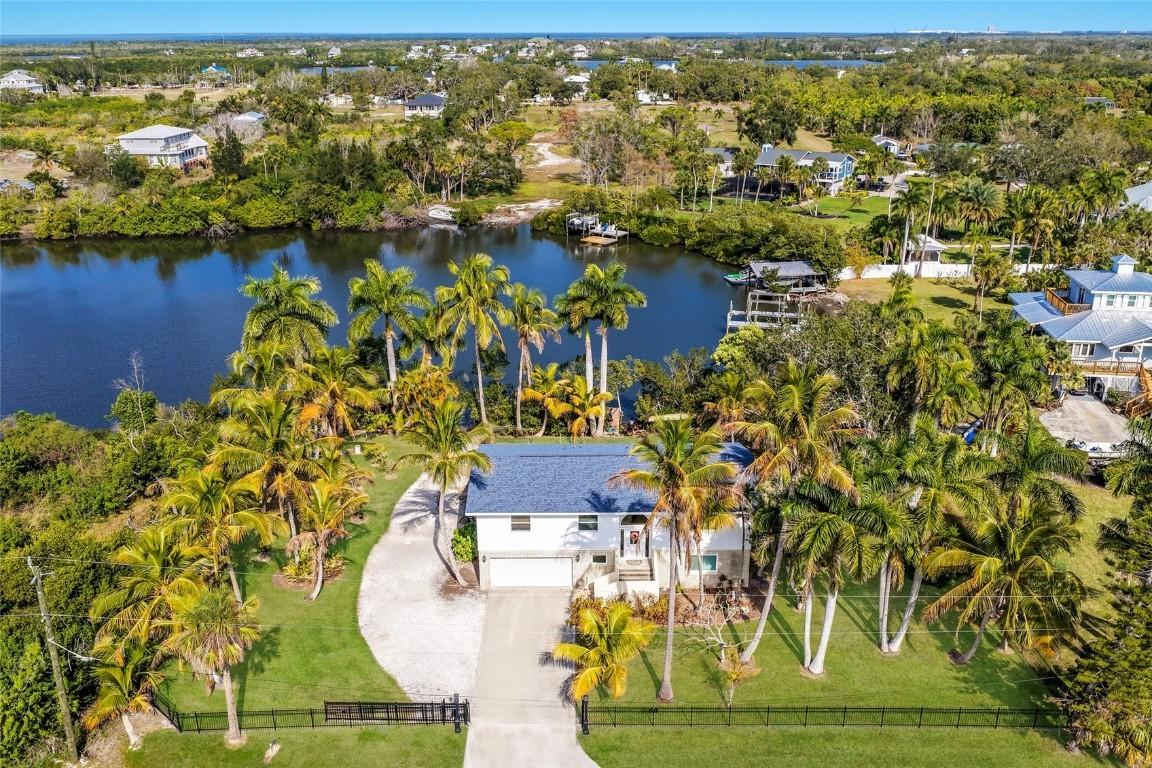 898 Bayshore Dr., Terra Ceia, FL 34250