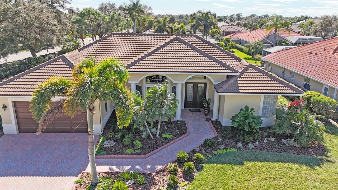 4798 Hanging Moss Ln., Sarasota, FL 34238