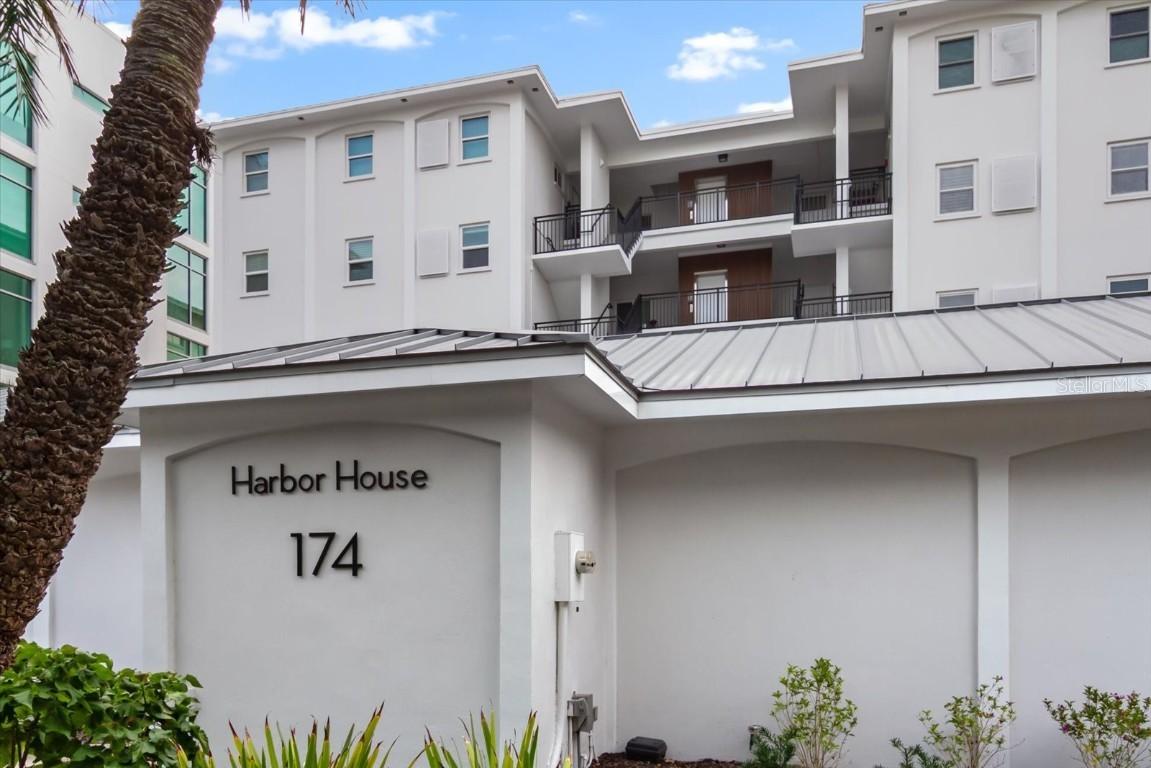 174 Golden Gate Point #32, Sarasota, FL 34236