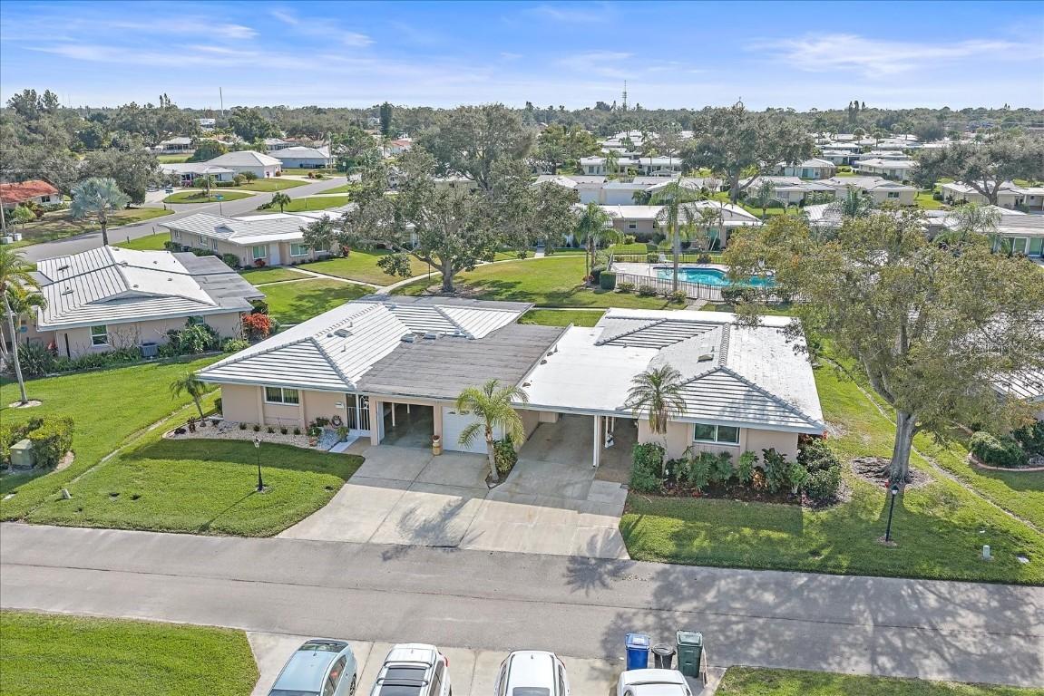 3286 Brunswick Ln. #704, Sarasota, FL 34239