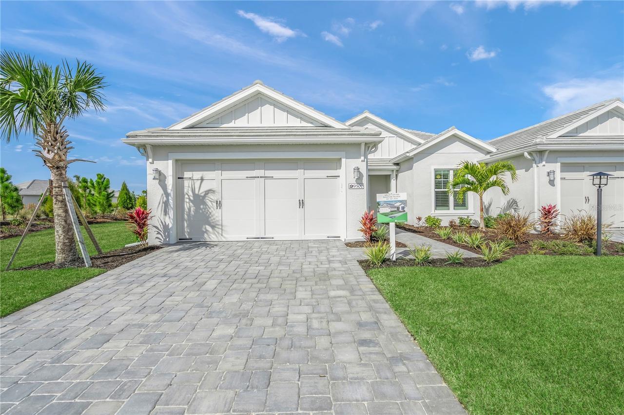 9500 Lunar Dove Dr., Sarasota, FL 34240