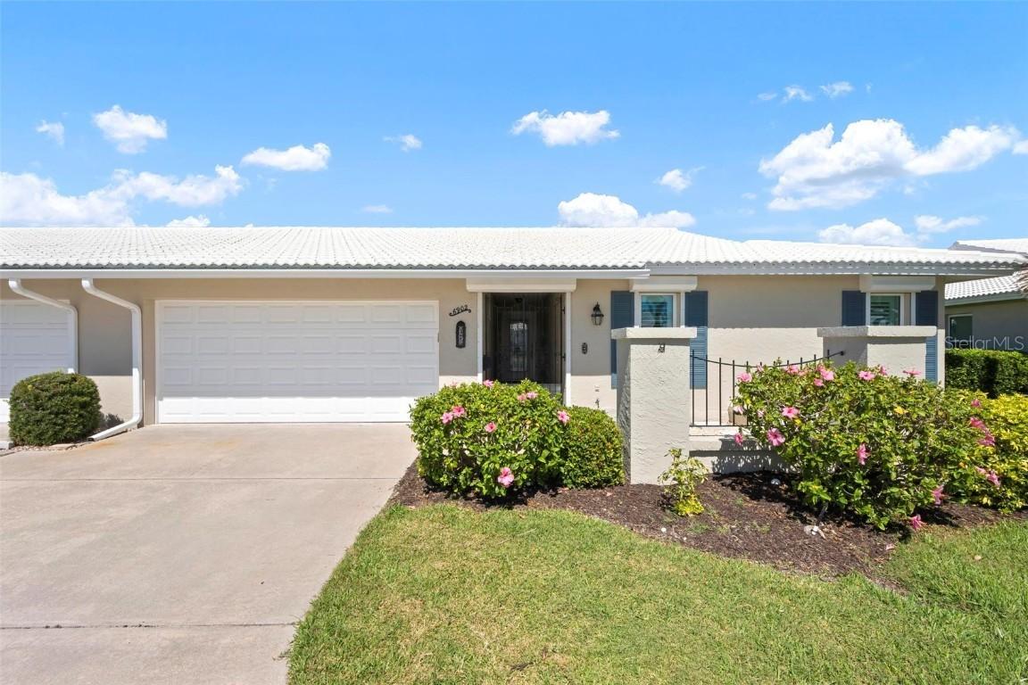 6902 8th Ave., Bradenton, FL 34209