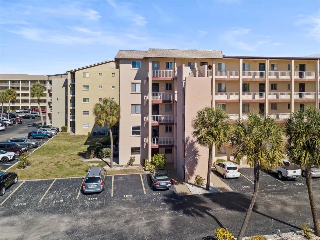 3873 Lake Bayshore Dr. #201, Bradenton, FL 34205