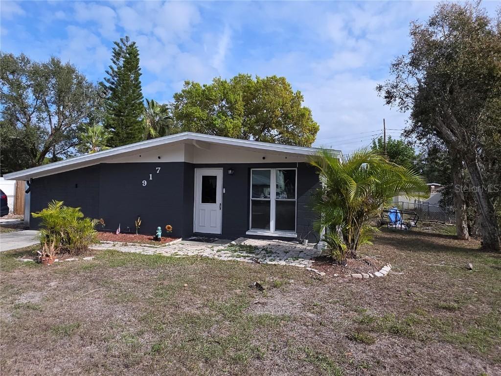 917 27th St., Bradenton, FL 34208