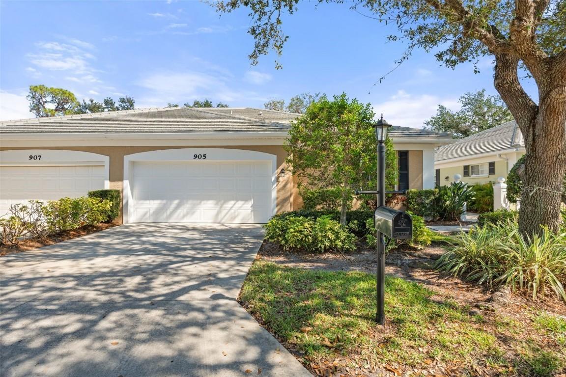 905 Barclay Ct., Venice, FL 34293