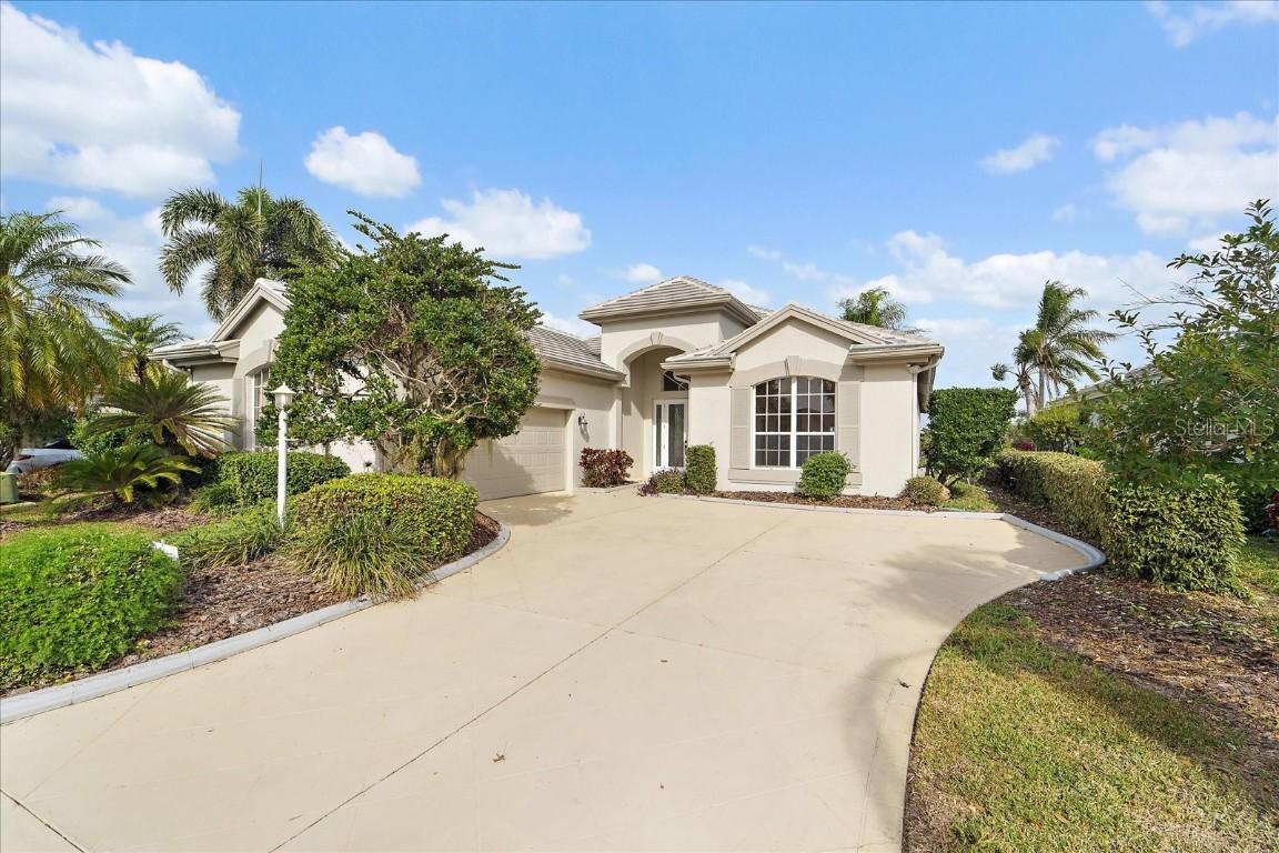 6585 Waters Edge Way, Lakewood Ranch, FL 34202
