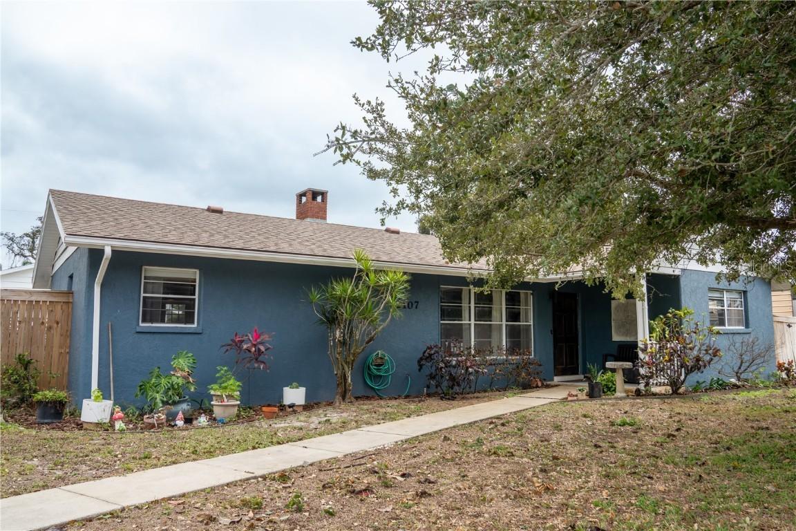 2107 6th St., Palmetto, FL 34221