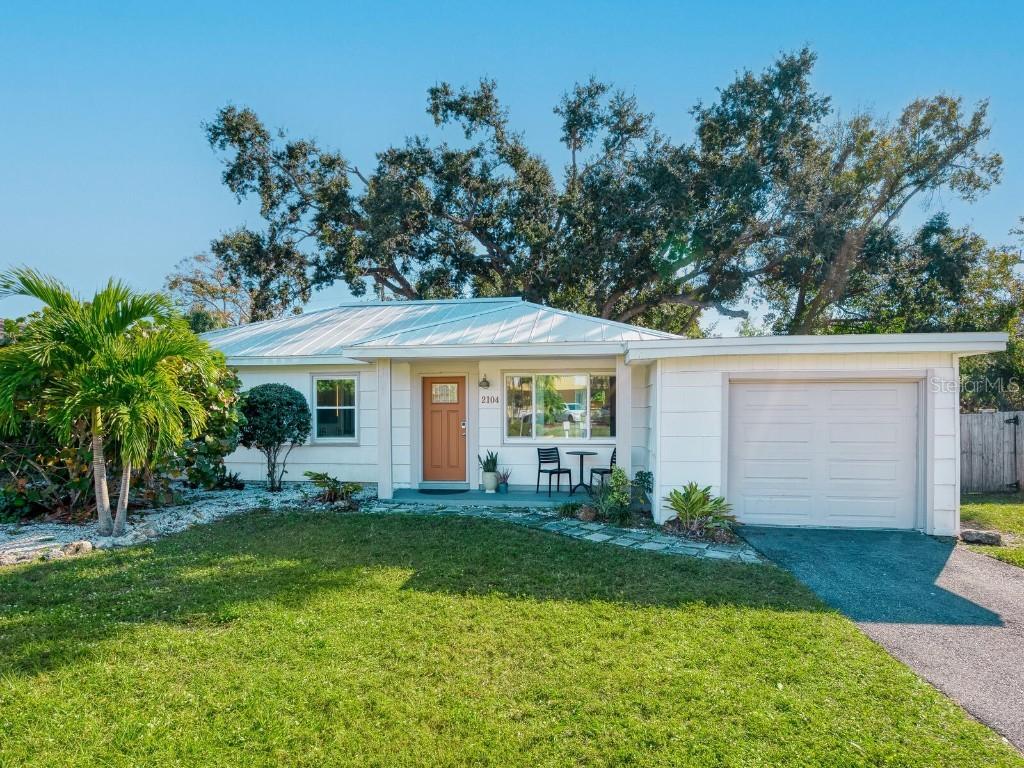 2104 Wood St., Sarasota, FL 34237