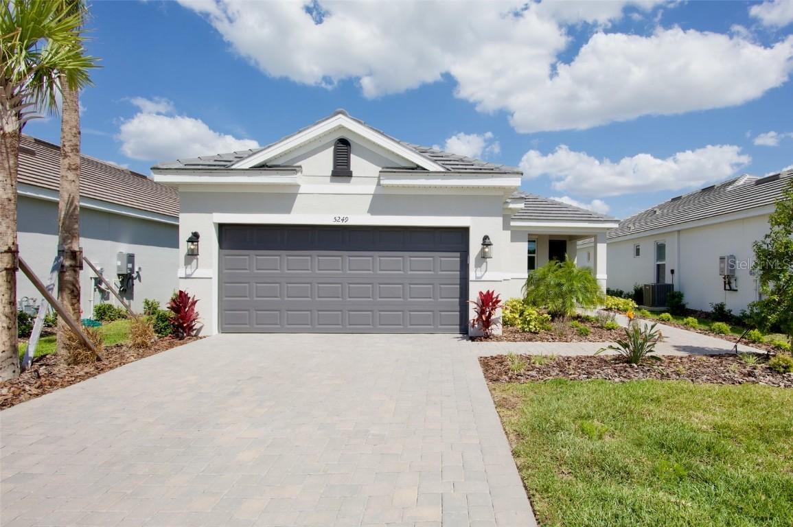 5249 Savino Cir., Palmetto, FL 34221