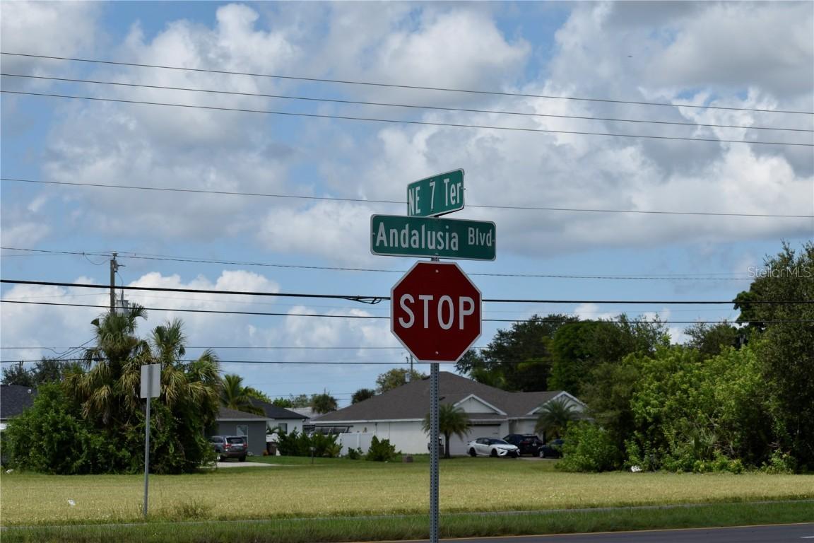 825 NE 7th Ter., Cape Coral, FL 33909