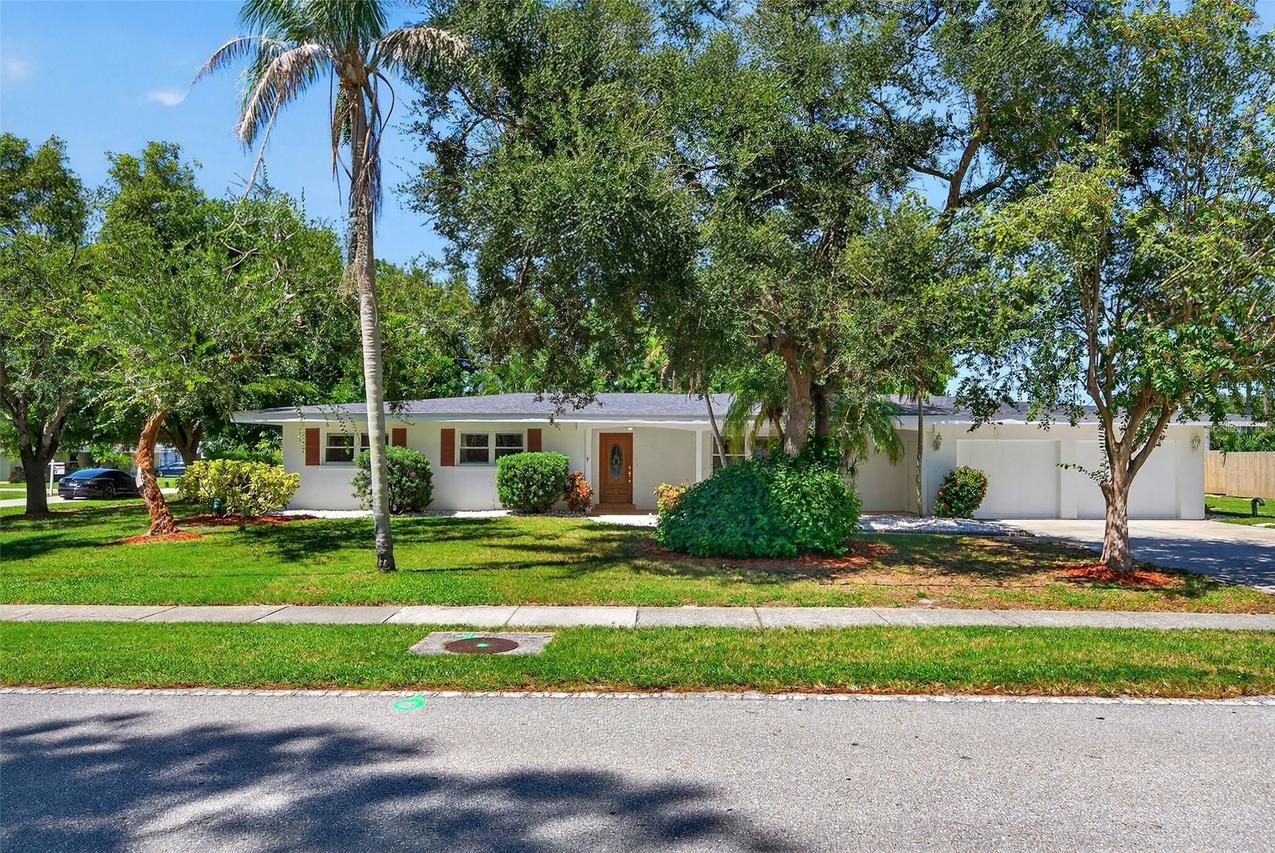 4808 Riverwood Ave., Sarasota, FL 34231